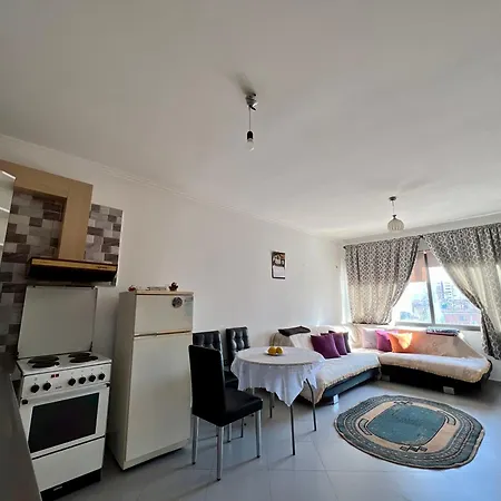 R8 Apartament *